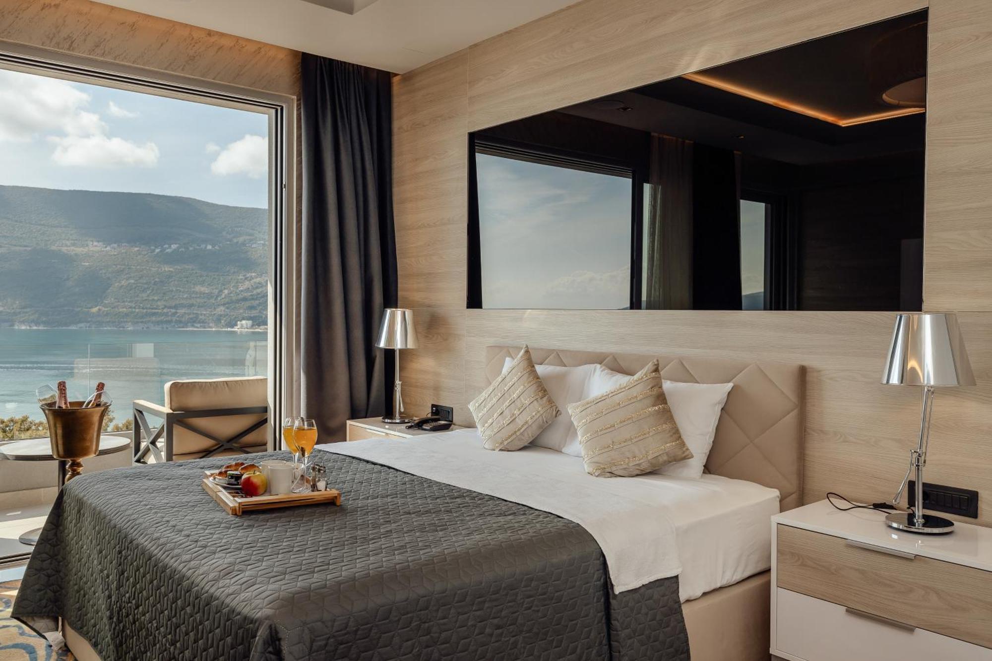 Garni Hotel Kruso Herceg Novi Extérieur photo